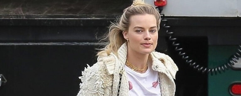 Arriving on Birds Of Prey Set
